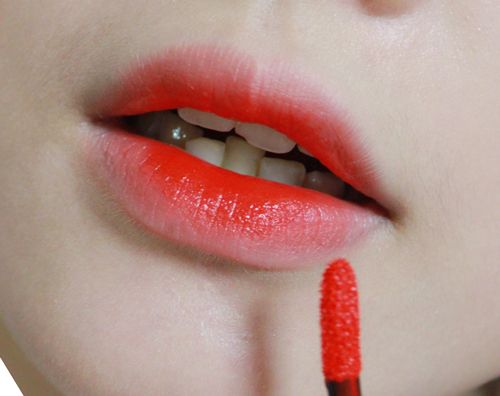 涂口红技巧薄嘴唇怎么涂口红好看,涂口红教程咬唇妆