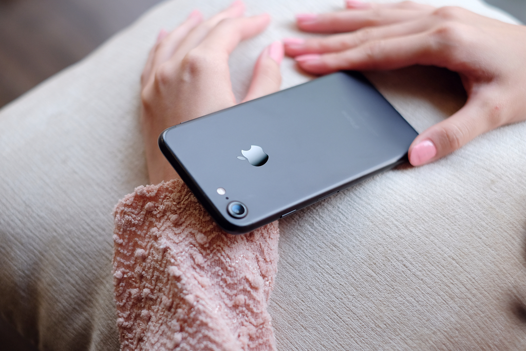 说好不买苹果手机的说说,为什么苹果iphone还不降价