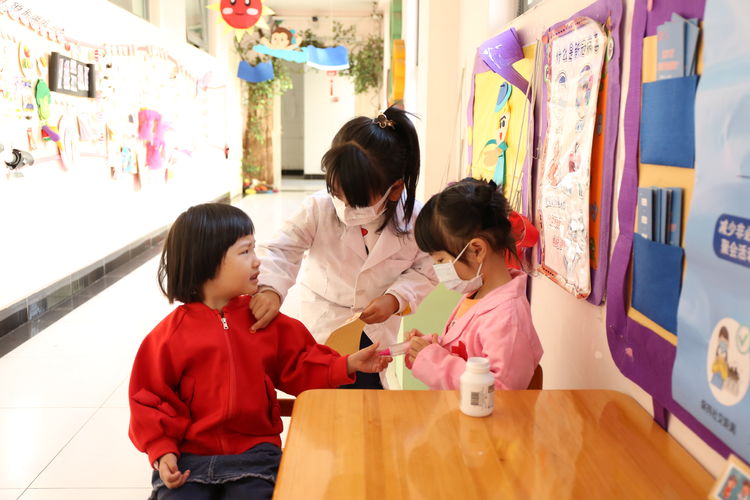 经开区亦庄中心幼儿园朵朵四班：“疫苗接种”角色游戏欢乐多