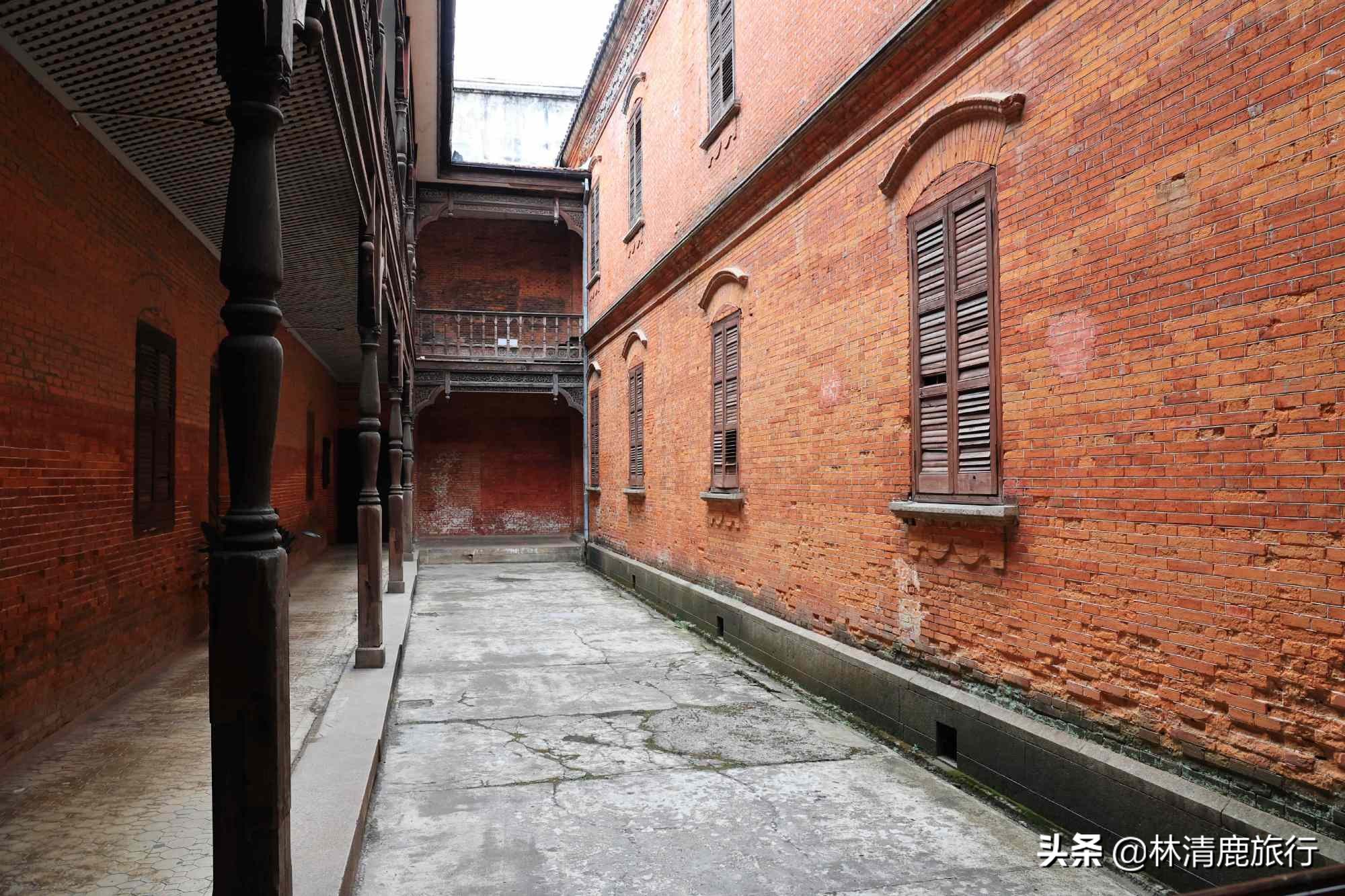 娓呮湯鏈夊悕鐨勫瘜浜屼唬,鏄庢竻缃戠孩寤虹瓚