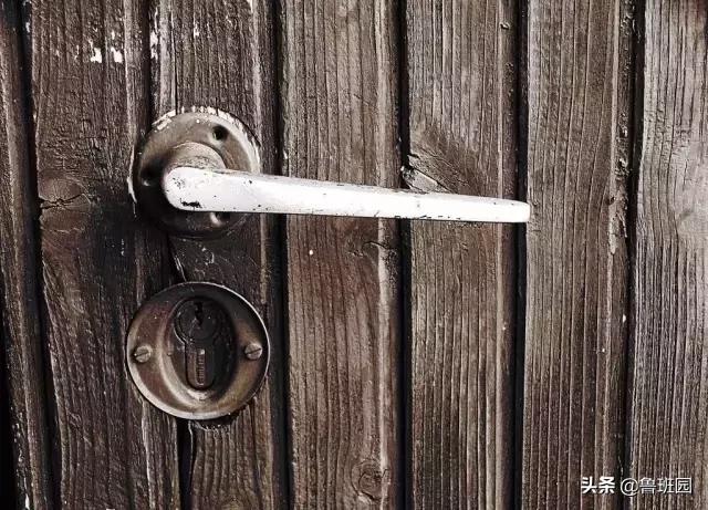 木门裂开打什么胶防水,木门开裂专用胶