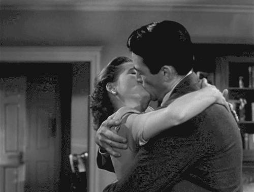 接吻蛀牙会口臭吗,牙齿黄口臭影响接吻吗