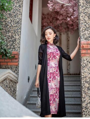 旗袍+风衣=2020年春天最优雅搭配，时髦又高级，再穿十年都不过时