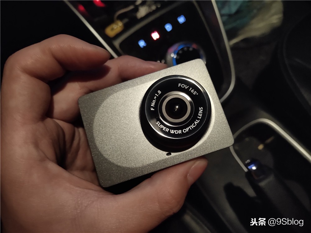 小蚁行车记录仪下载录像,小蚁行车记录仪更换电池