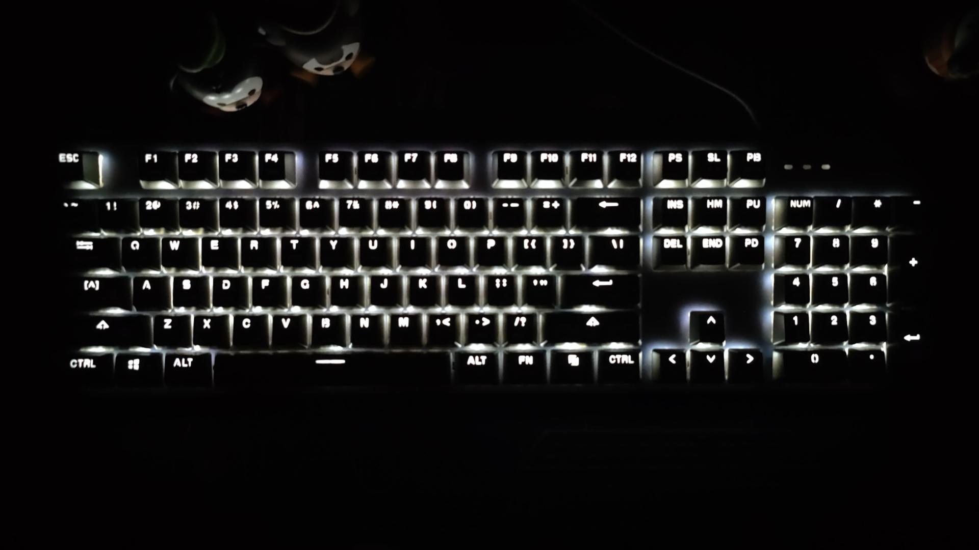 樱桃2.0机械键盘和罗技k845哪个好,罗技键盘k835和k845哪个好