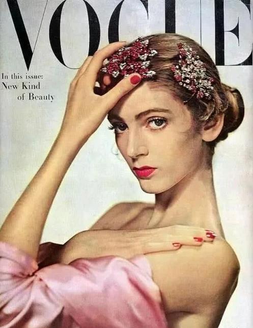 超模女王卡门：三次婚姻不幸，83岁有小鲜肉男友，89岁还上台走秀