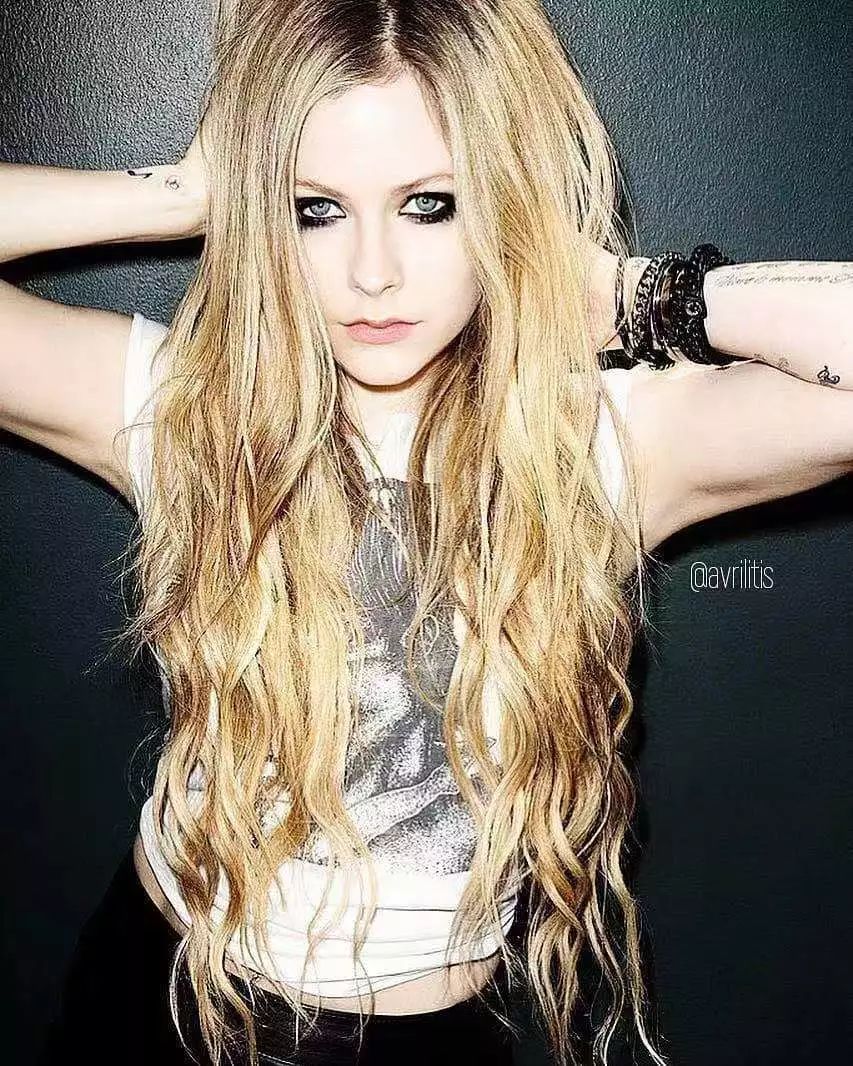 朋克公主艾薇儿颜值巅峰时期,欧美明星艾薇儿