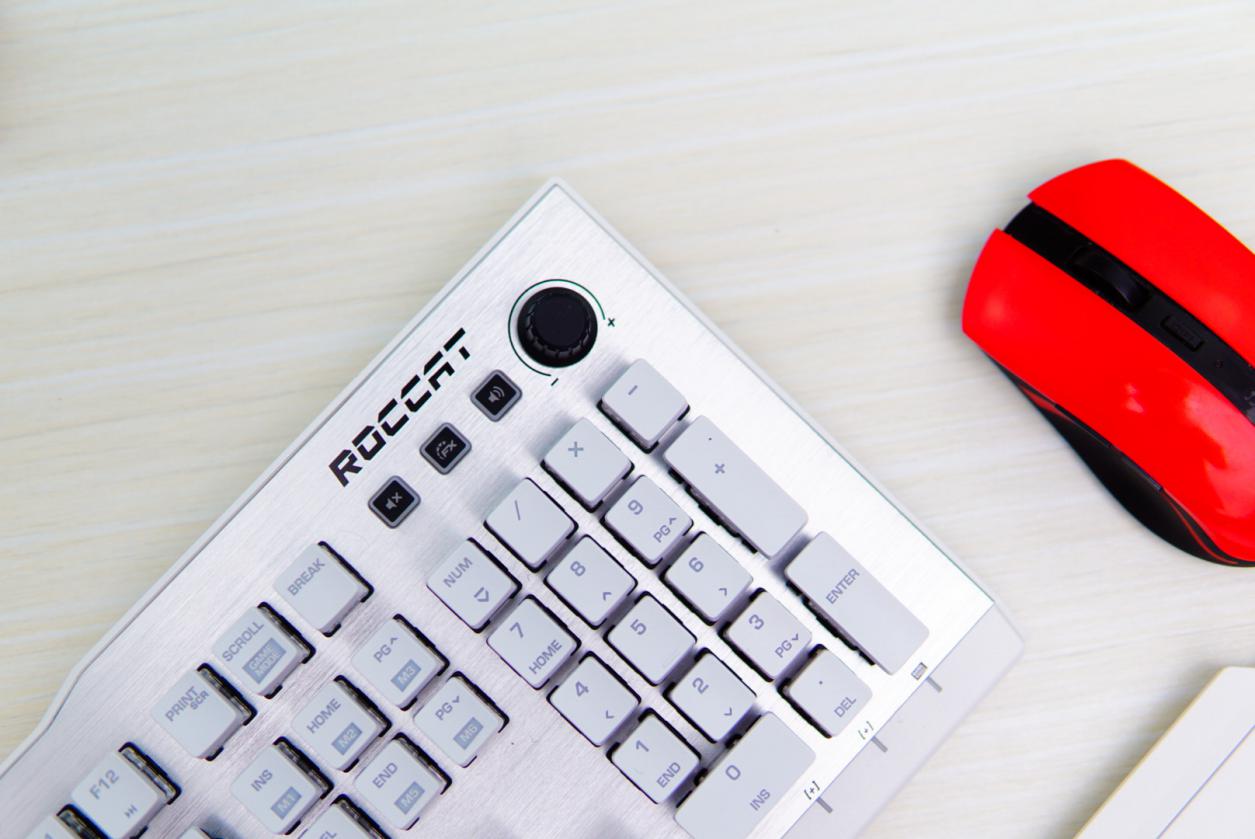 冰豹vulcan光轴键盘,冰豹发布吃鸡电竞机械键盘泰坦轴