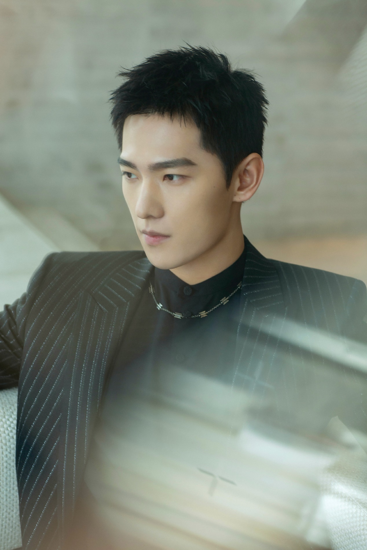 两边剃光的发型男士教程图解,男生易打理的发型两边剃光