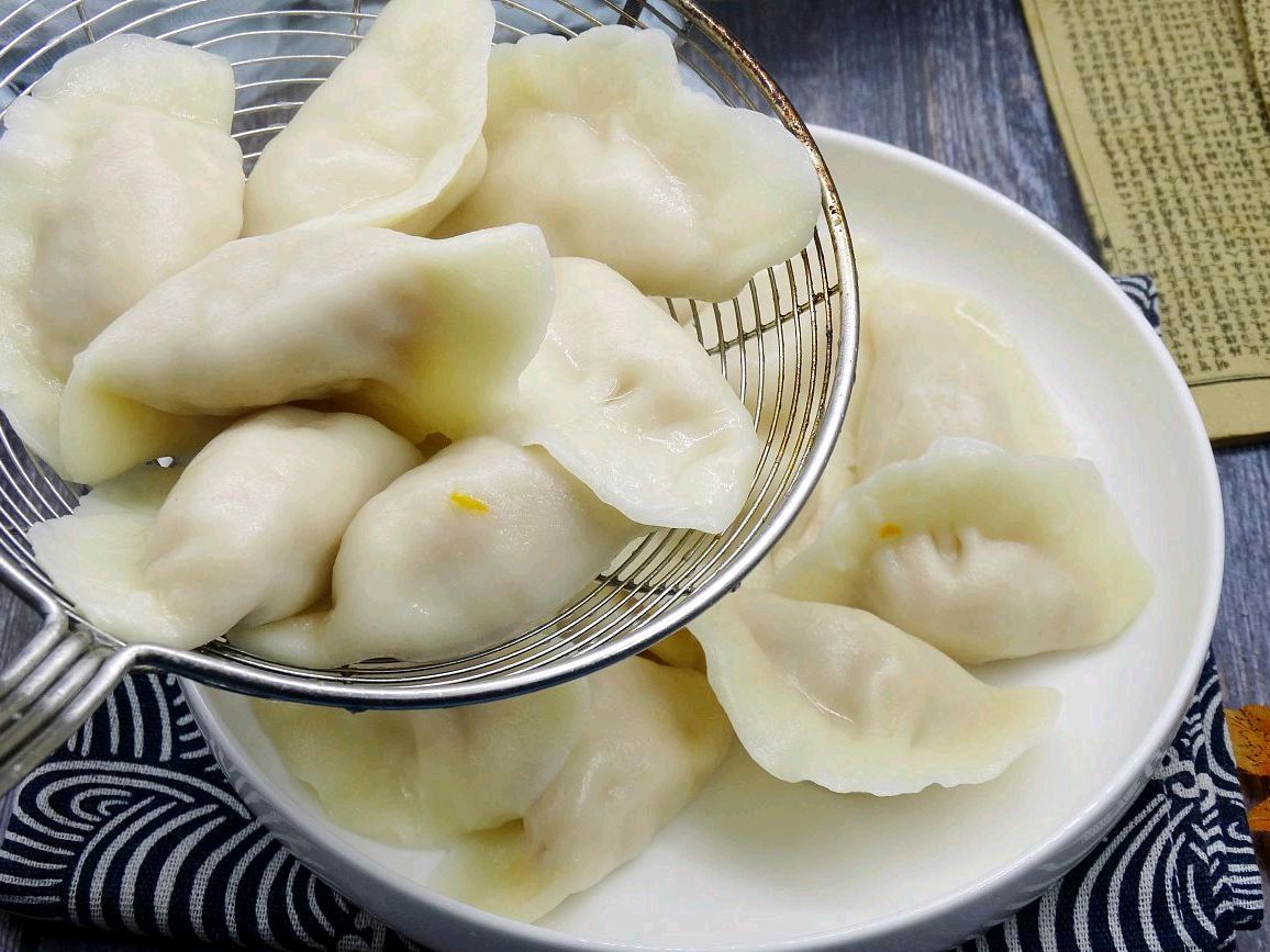 水饺怎么煮好吃又简单视频,过年饺子怎么煮上桌才好看
