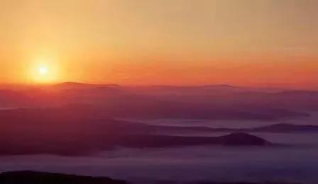 一个人有伤疤怎么安慰他,一个人的伤痛要怎么治愈