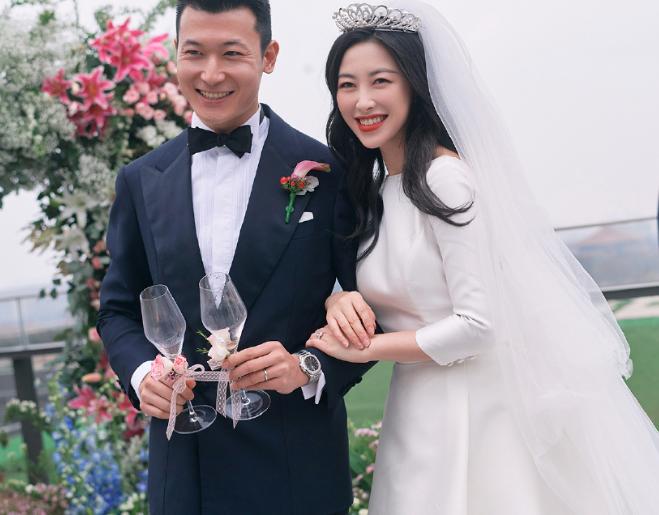 朱一龙凭借美貌上热搜原图,朱一龙2020亚太最美100张面孔