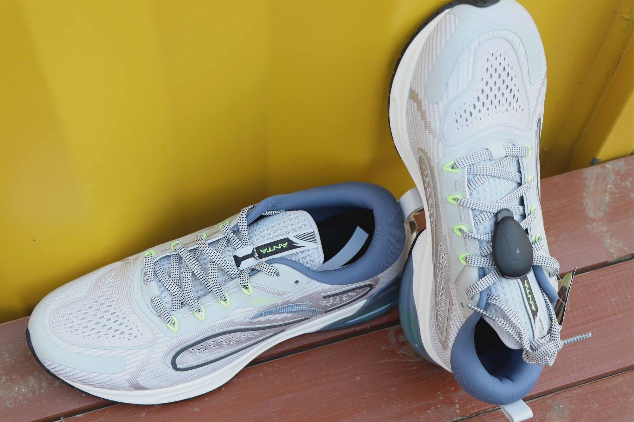 安踏xkeithharing联名系列,咕咚安踏联名跑鞋