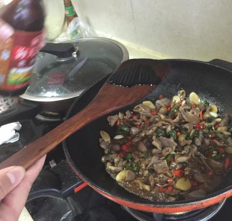 鸡胗焯水后有腥味怎么办,鸡胗炒的时候需要焯水吗