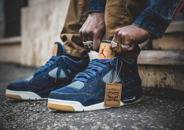 鞋柜又多了两双不穿的鞋,鞋柜里什么颜色的鞋子最多