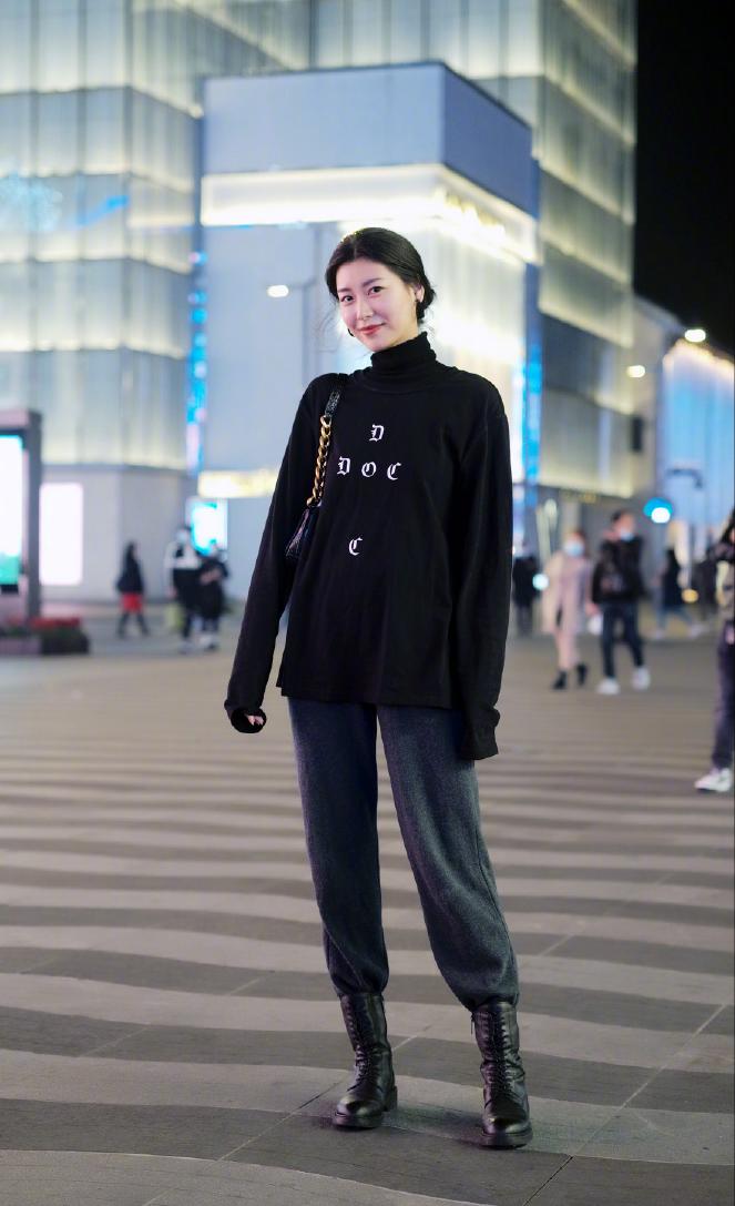 今年早春显瘦又百搭的五条神裤,小黑裤的百搭时尚