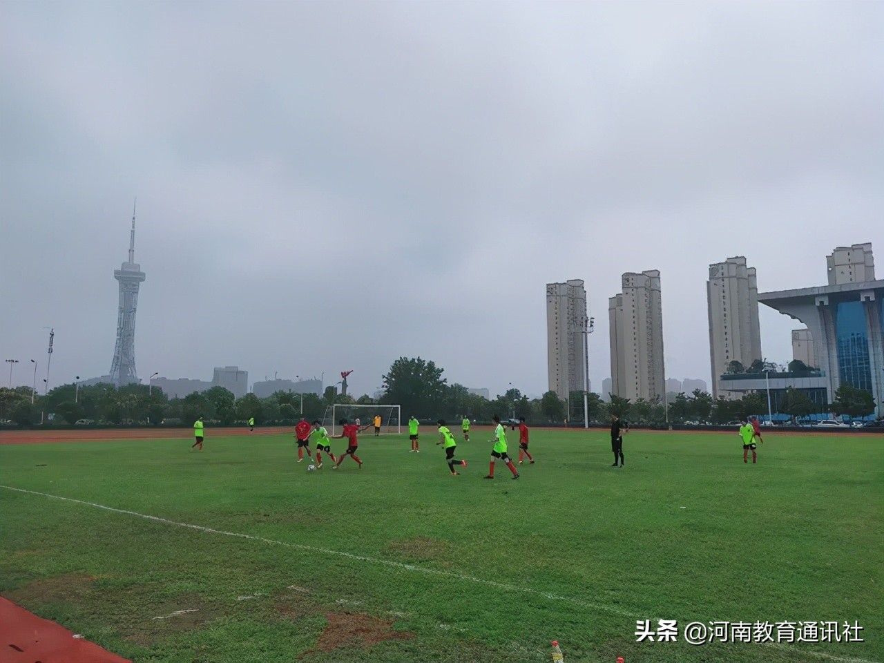 绿茵场上展现青春活力,周口市第四届运动会足球比赛