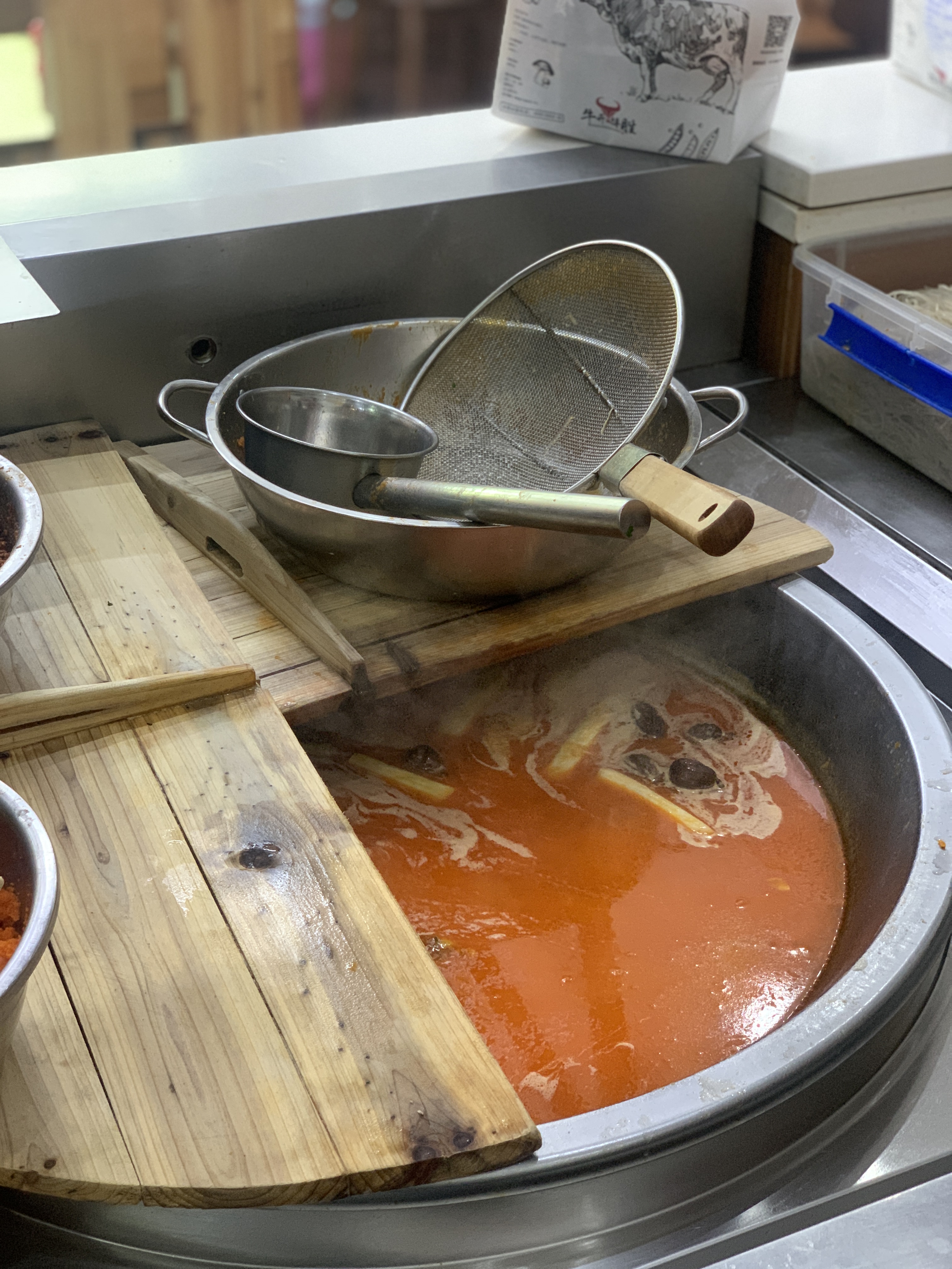 牛肉汤店一天3000一年能赚多少钱,50平的面馆一天营业额多少正常