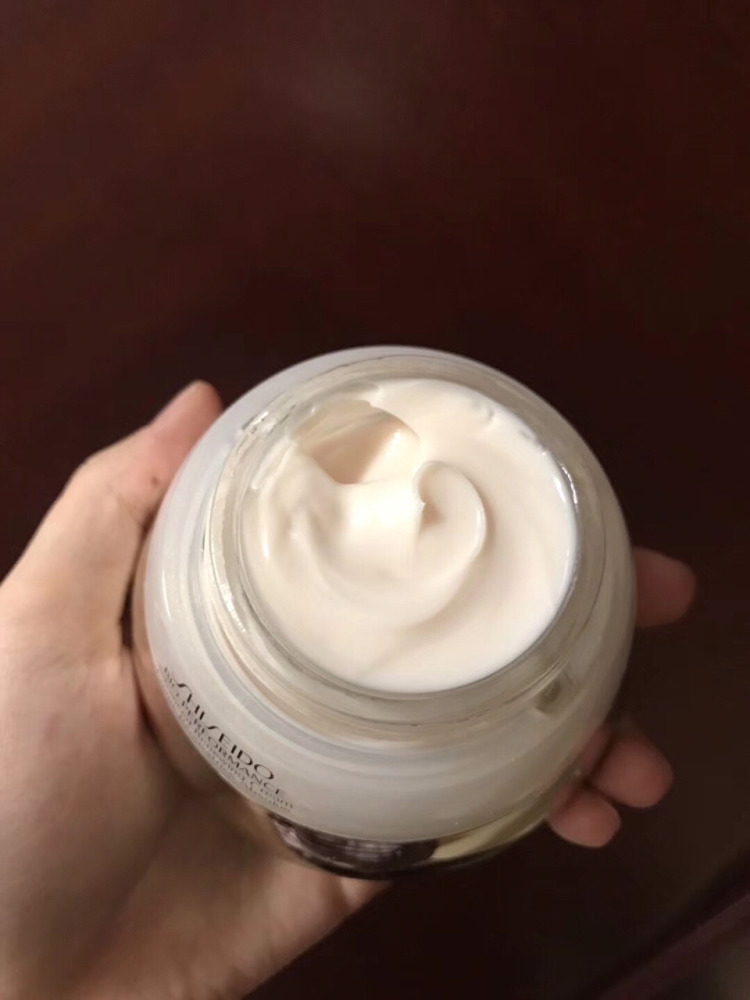 美白补水保湿胶原蛋白面霜,冬季适合用什么样的抗皱面霜