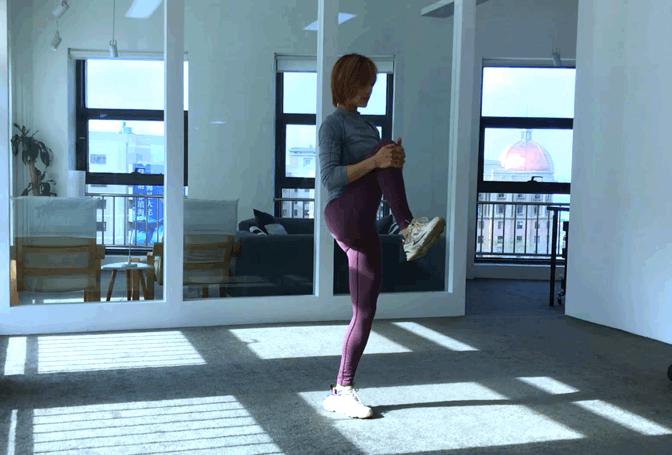 假胯宽、大腿外侧太粗都和它有关，一套动作帮你改善，重点是坚持