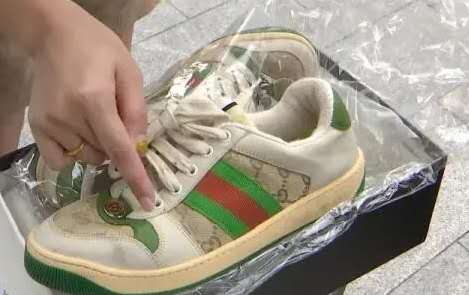 把小脏鞋送到干洗店被洗的太干净，女士怒向洗衣店索赔3000元，称其干净得失去了灵魂