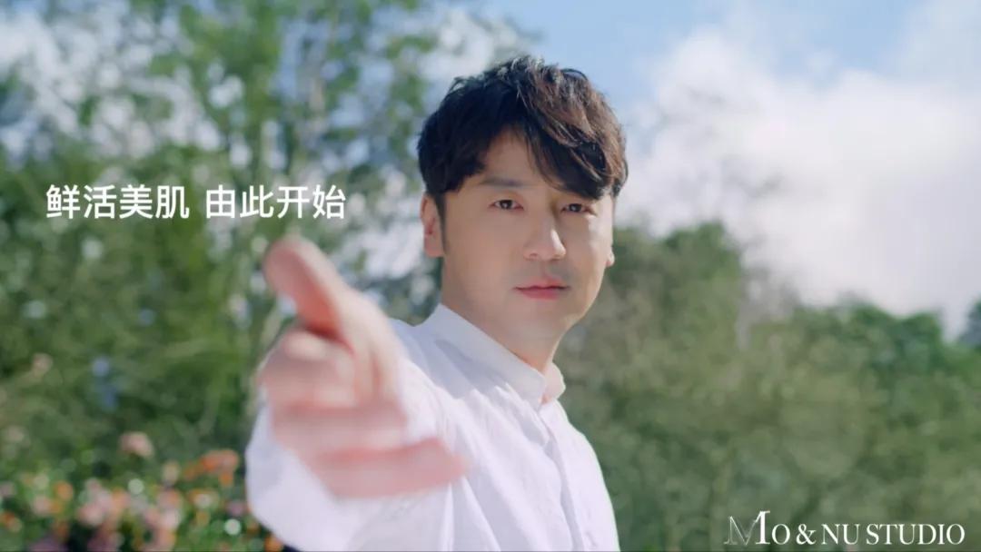 最近男明星代言护肤品,明星代言化妆品为什么不抹脸上