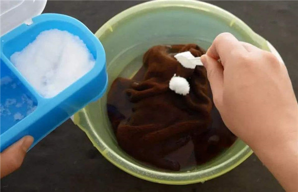 洗衣机洗的毛巾闷臭味要怎么处理,为什么毛巾越洗越硬还会有臭味