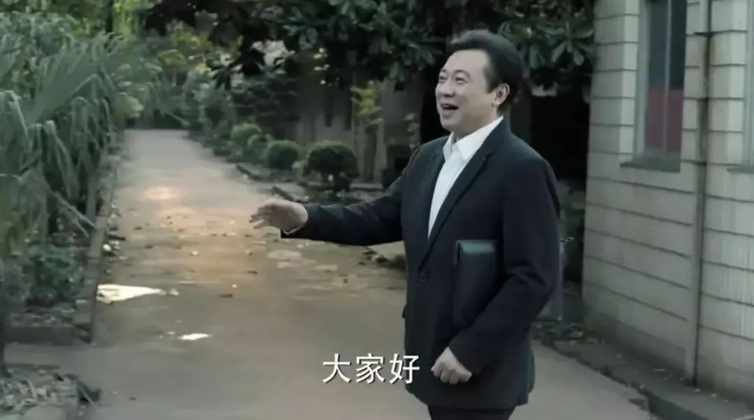 中国男人挎包,男人夹包过时了吗