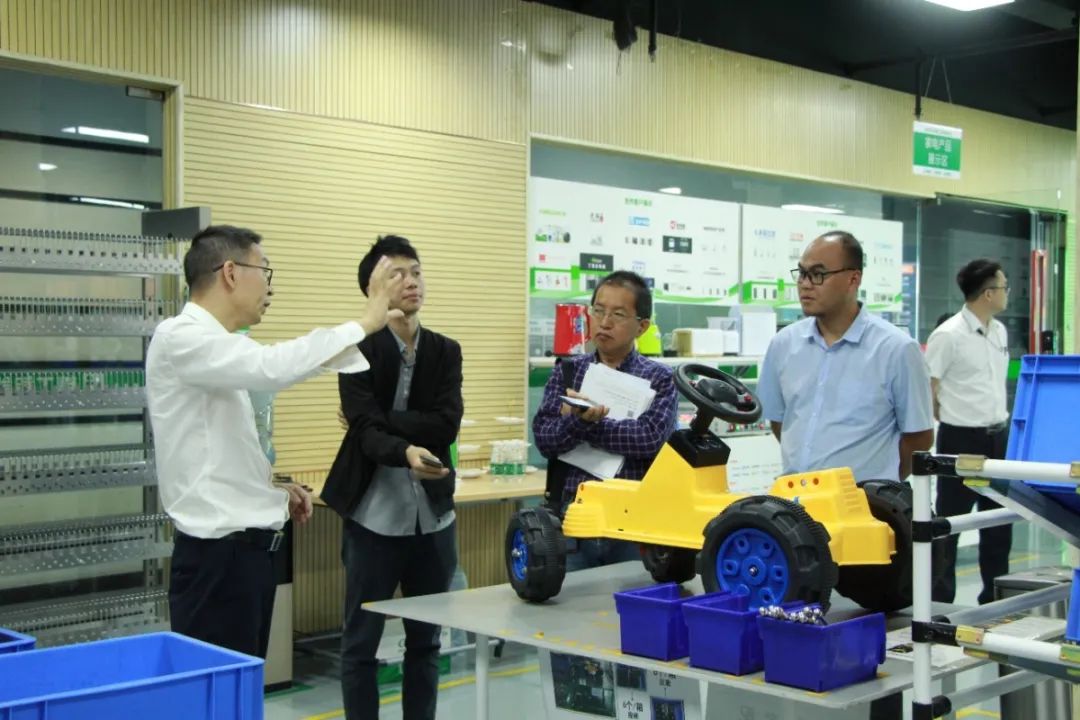 智造界“传奇”|精工智能接受凤凰网媒体采访