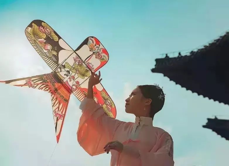 仲春初四日春色正中分古诗,今日春分昼夜平分春意融融