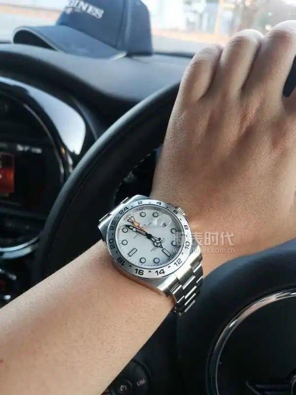 网友晒自己微信好友数量,网友晒1300手表