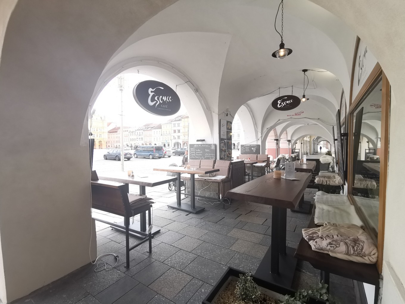 中欧美景美食自驾之旅在CK小镇亲手制作皮具纪念品