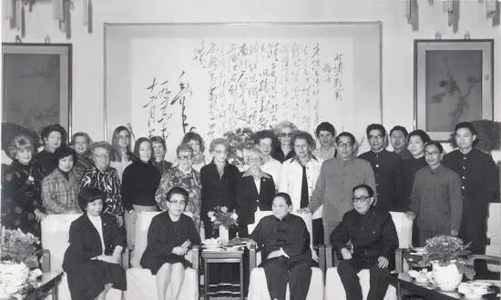 宋庆龄去世前留下遗嘱,不与孙中山合葬,陪保姆一起葬在父母身边