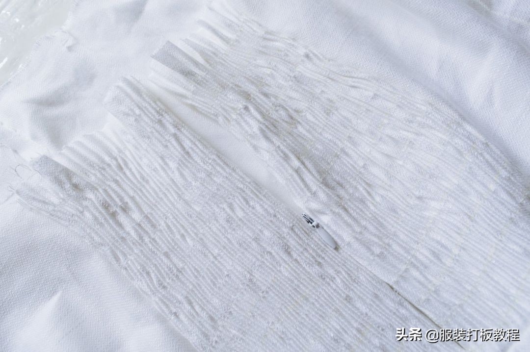 白色亚麻裤怎么搭配,亚麻裤子制作教程女款