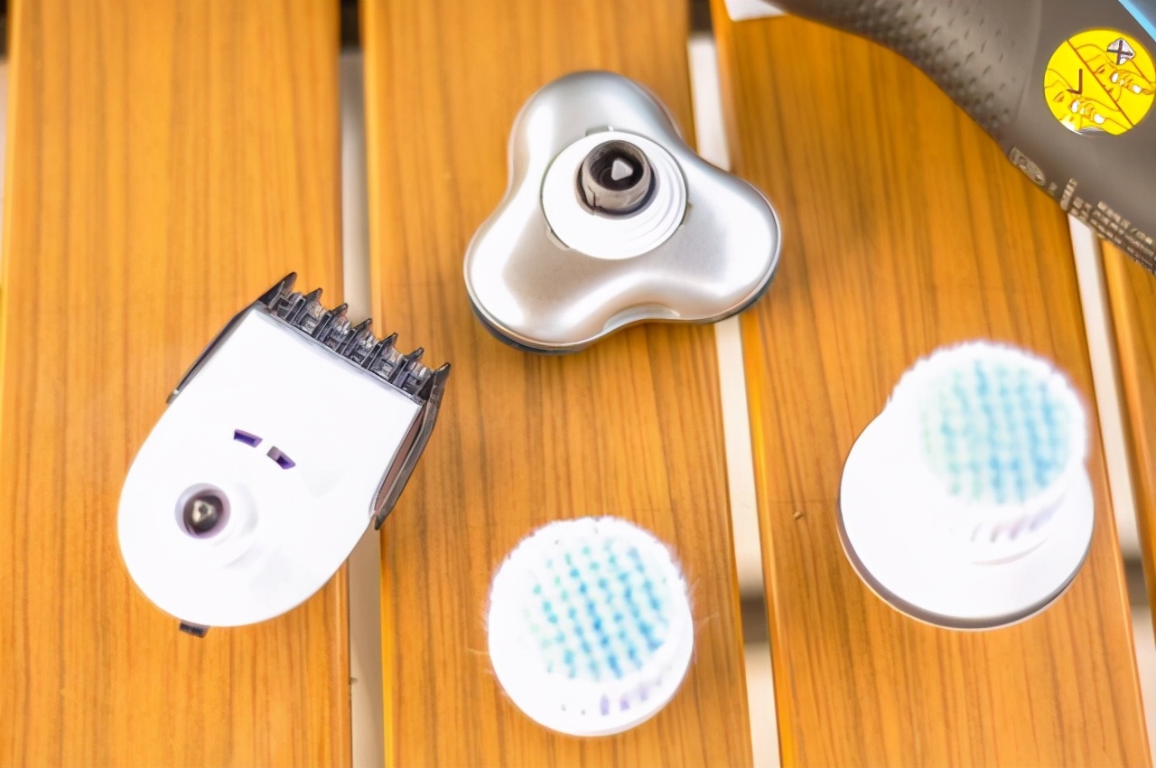 女朋友说要剪发咋回,女生买心形的剃须刀送给男生