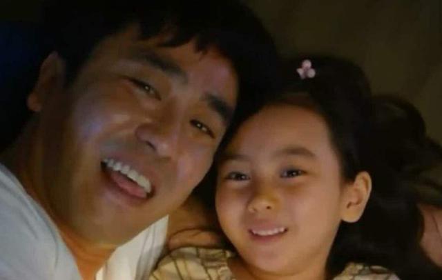 博物馆内现裸体艺术,母女行为惹路人争议,网友:性无知真可怕