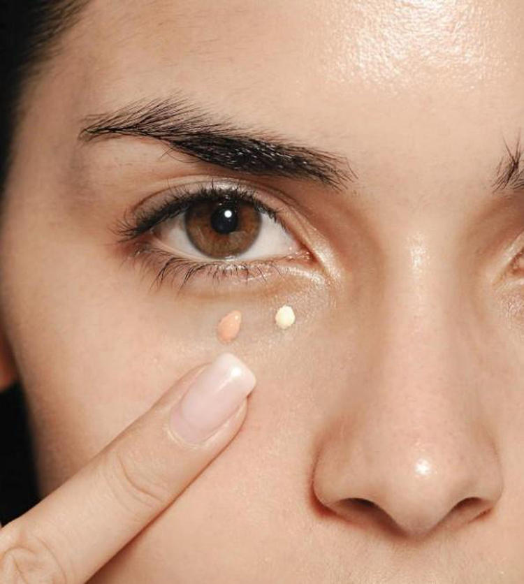 素颜霜遮瑕和粉底的先后顺序,化妆时是先上防晒还是粉底