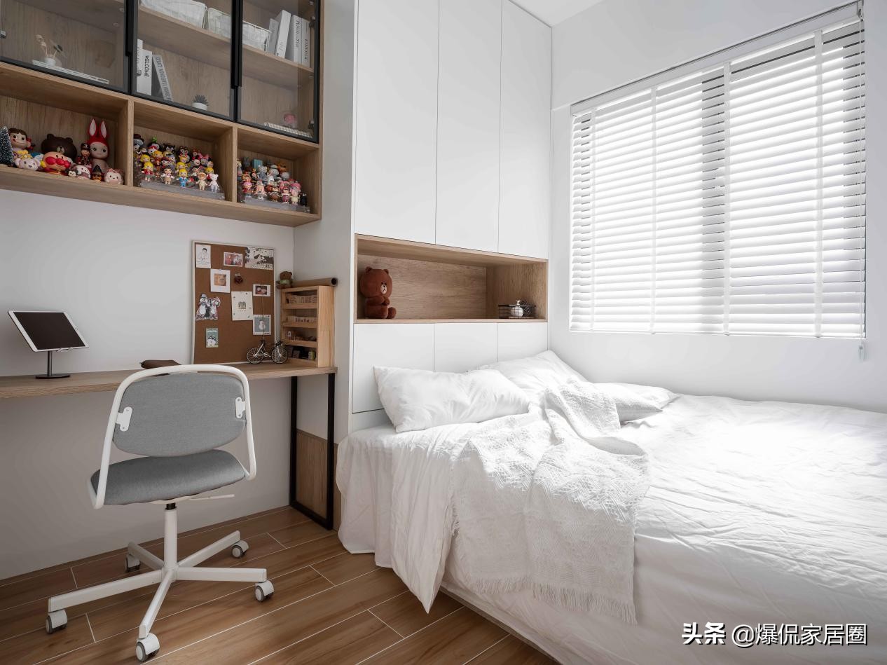 64平小户型两房，电视墙做一半“玻璃门”，空间更通透，宽敞明亮