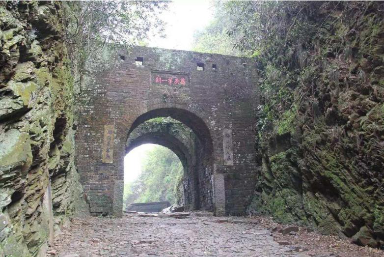 苏轼赤壁怀古寓意,苏轼赤壁简介