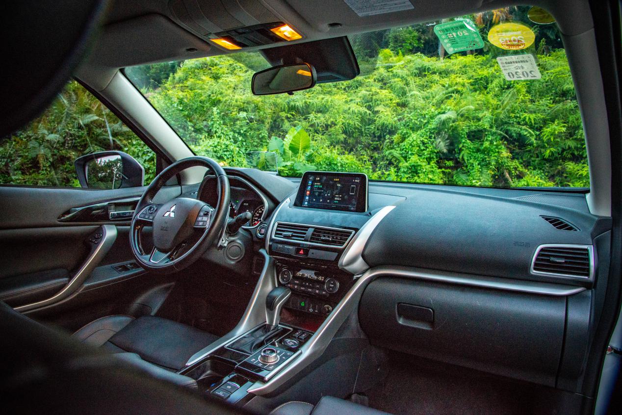 全新日系suv油耗5l左右还配四驱,全系四驱7.5秒破百这台suv不一般