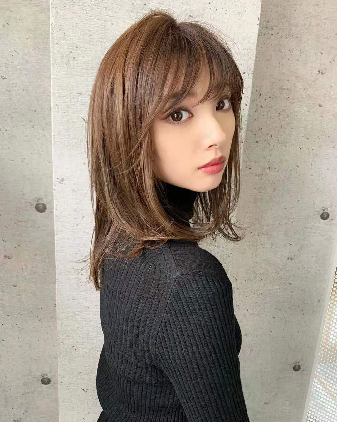 圆脸适合的短发发型烫发免打理,45岁减龄烫发发型免打理