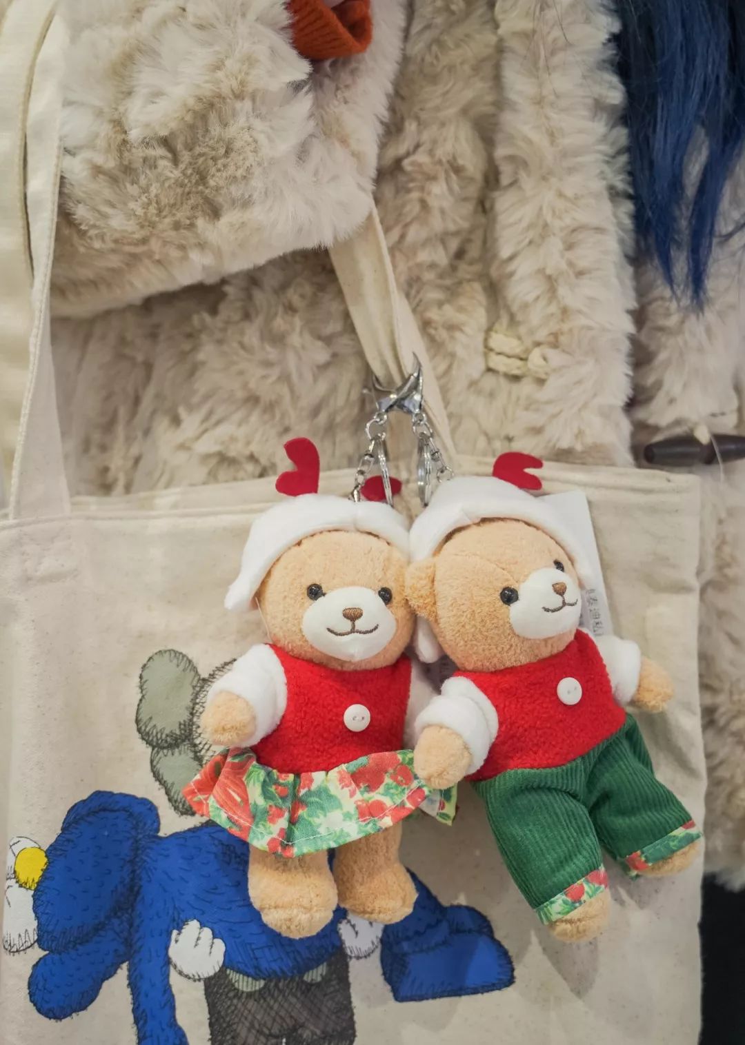 告别东方明珠、城隍庙，来上海这家暗藏100只泰迪的奶茶店