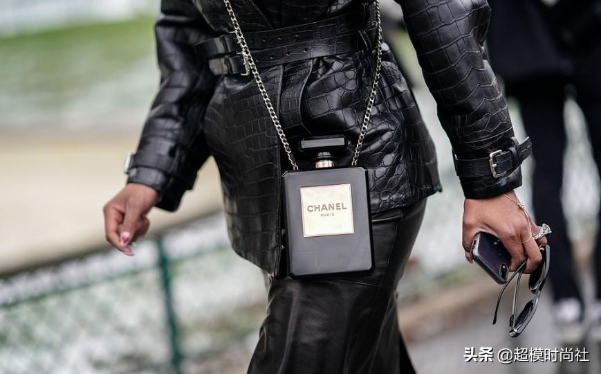 香奈儿老佛爷穿搭,盘点香奈儿老佛爷设计的包款