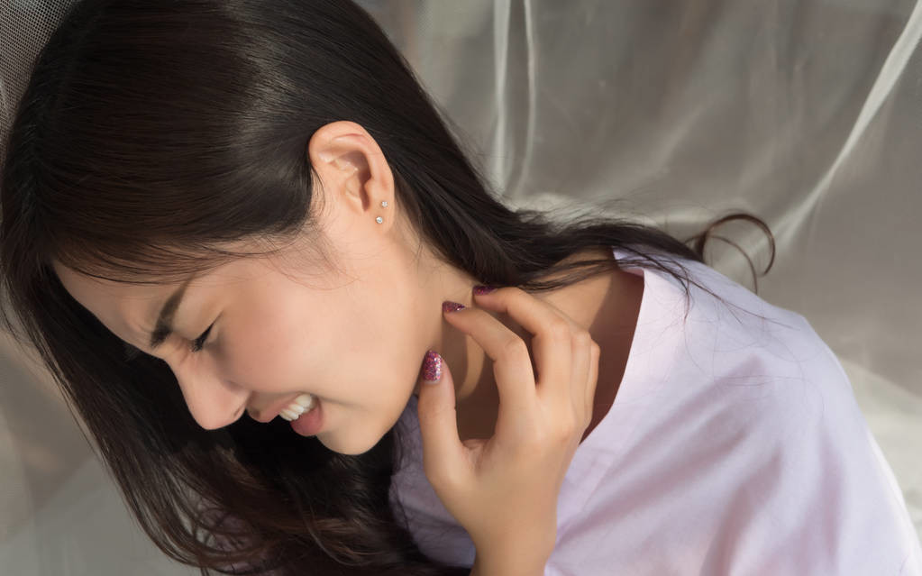 夏天过敏性皮炎痒怎么办,什么东西容易引起皮肤过敏