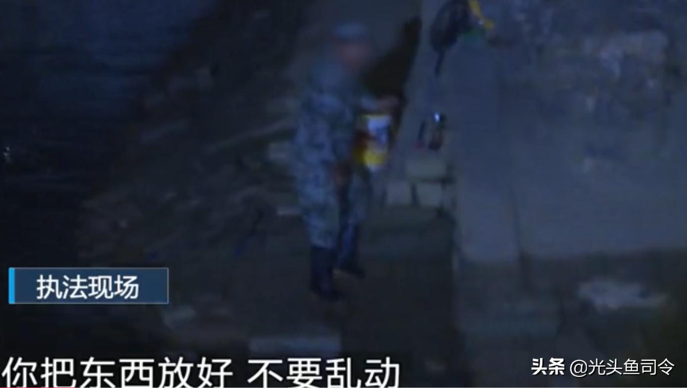 早上钓鱼被抓,在河边钓鱼小心被抓