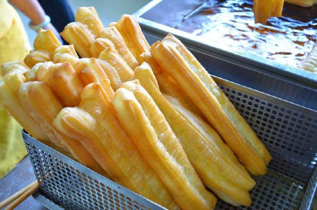 油条不发面怎么炸出来又软又蓬松,油条怎么炸蓬松暄软香脆