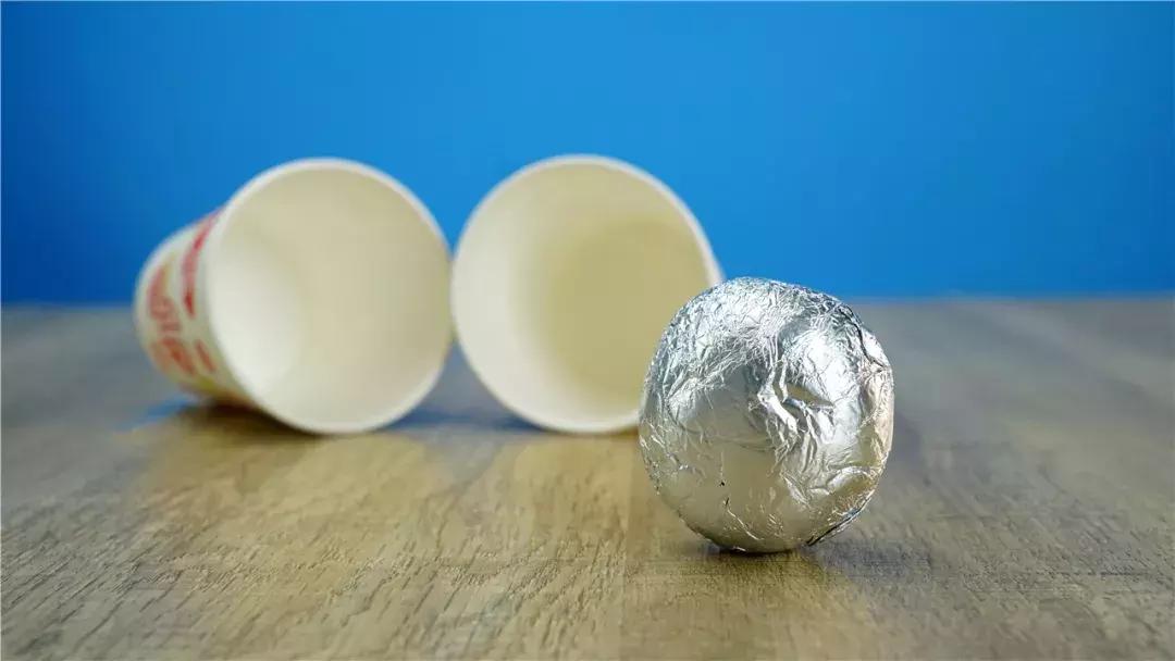 玻璃纸怎么变成圆球,正方形铝纸怎么变成圆球