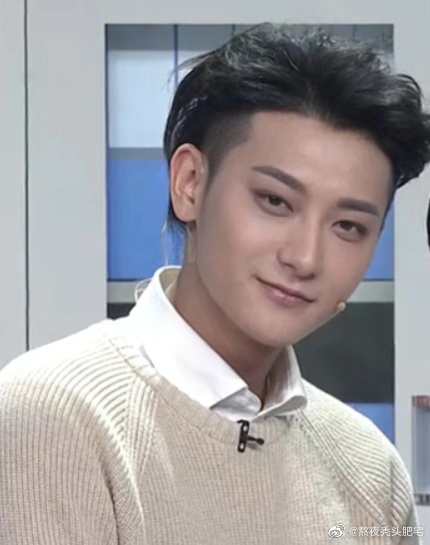 贾玲历年春晚回顾,贾玲春晚表情包动图