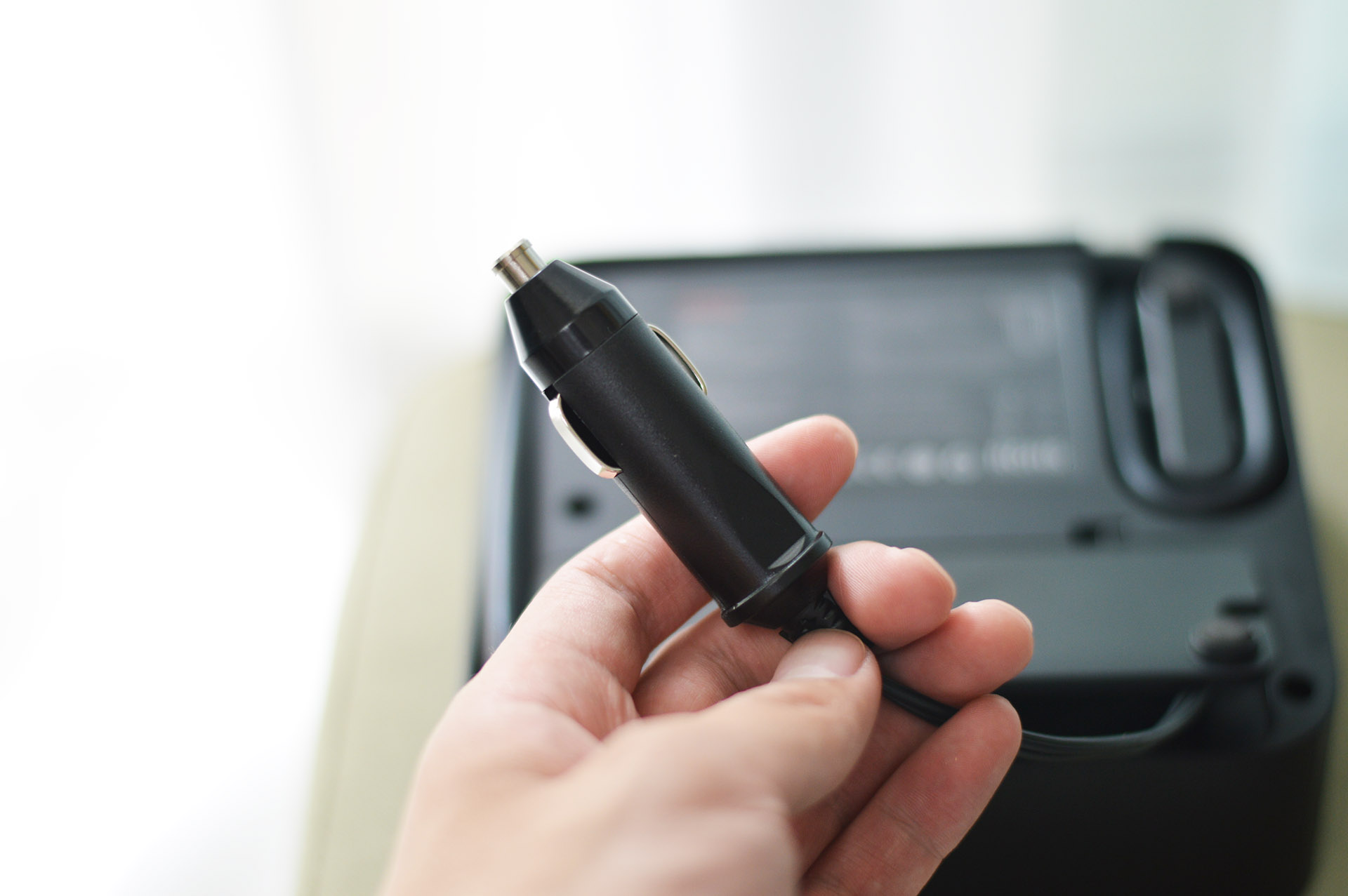 还去店里给汽车充气？有了巴掌大小的充气泵，从此告别轮胎店