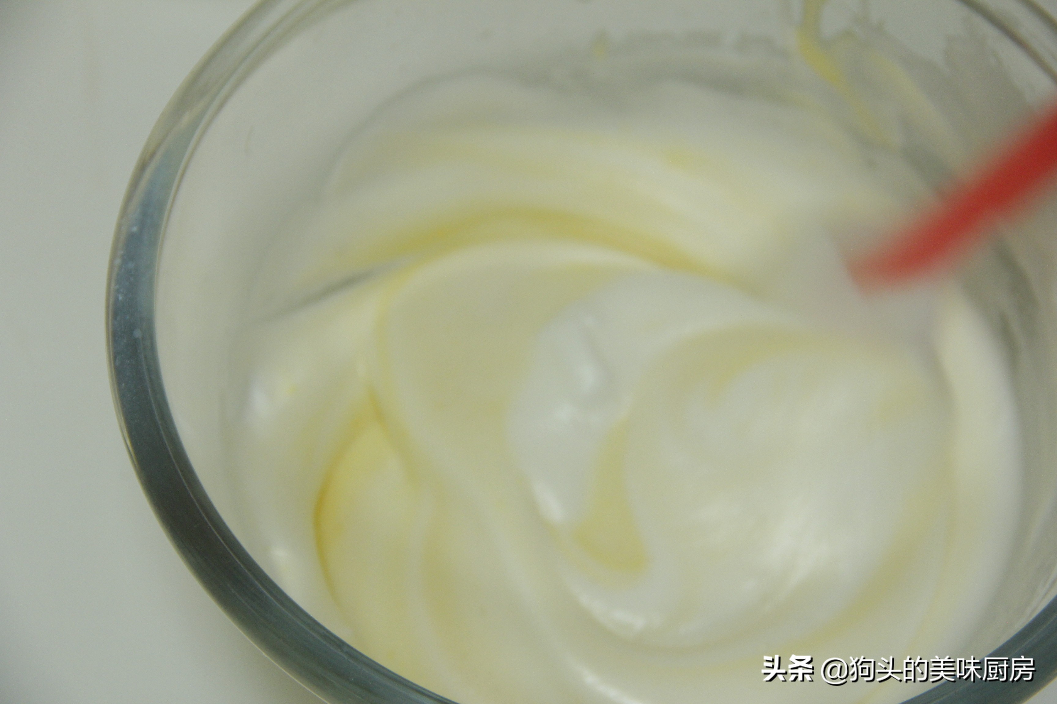 戚风蛋糕并不难，只要掌握这3点，不凹陷不缩腰，不再被“气疯”